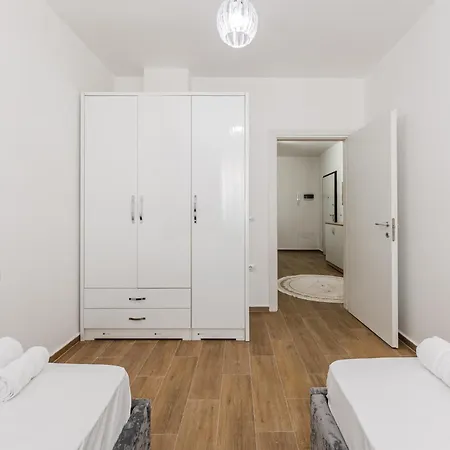 Blu Wave Golem (Tirana)